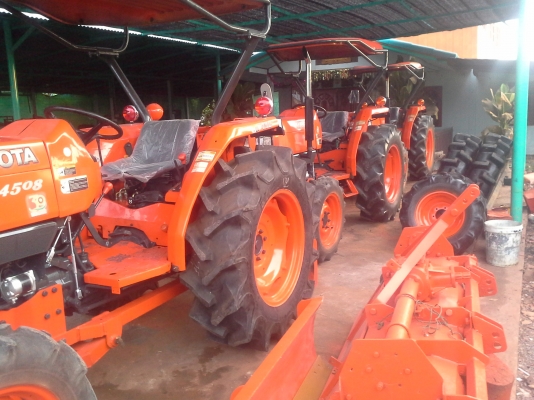 ขายครับ4508เสร็จแล้ว3คันพร้อมใช้รถสวยมากครับชั่วโมงน้อยย่าลังเลครับโทรเลยคนขายใจดี