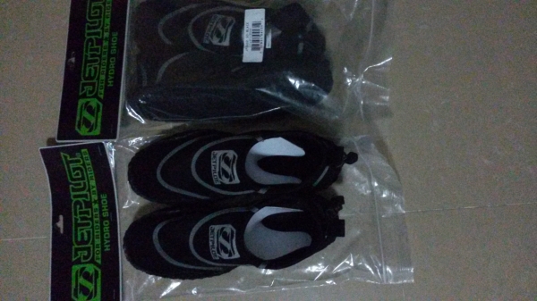 ขายรองเท้า เล่นเจทสกี jet pilot จาก usa