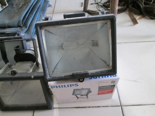 มี 5 หลอด สปอร์ตไลท์ ตามสภาพ ใหม่และเก่าปนกันเหมาไปครับ มี 5 หลอด สปอร์ตไลท์ ตามสภาพ ใหม่และเก่าปนกันเหมาไปครับ