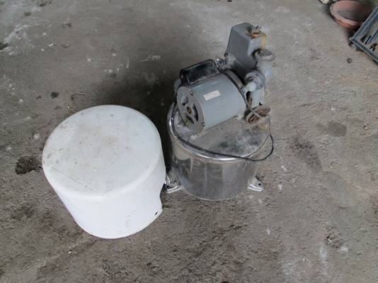 ปั้มน้ำลูกใหญ่ ถังแสตนเลส ตามสภาพครับ มอเตอร์ดีครับ ปั้มน้ำลูกใหญ่ ถังแสตนเลส ตามสภาพครับ มอเตอร์ดีครับ