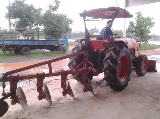 KUBOTA L4708 หาง4 ตราช้าง ใบดัน 1700ชั่วโมง  รถได้เดิมบางนางบวช มาวันนี้ 358000ครับ