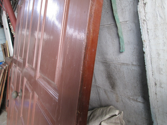 ประตูหน้าบ้าน  บานคู่ 2 บาน ลูกฟัก  หนาหนัก  สภาพสวยมากๆ