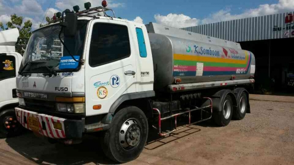 ขายรถหลงM5เครือง225แรงรถน้ำมัน16000ลิครโหลงล่างเพลาเดียว