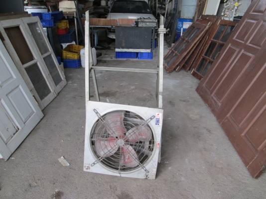 พัดลมโรงงาน  พร้อมขาตั้ง  สภาพดีครับ  ใช้ได้ครับ   ราคาถูกๆครับ