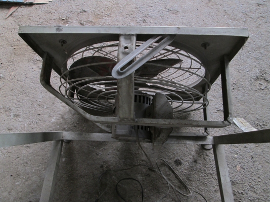 พัดลมโรงงาน พร้อมขาตั้ง สภาพดีครับ ใช้ได้ครับ ราคาถูกๆครับ พัดลมโรงงาน พร้อมขาตั้ง สภาพดีครับ ใช้ได้ครับ ราคาถูกๆครับ