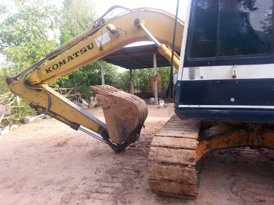 ขายเหมาเลิกกิจการรถขุด komatsu pc120 กับ fuso