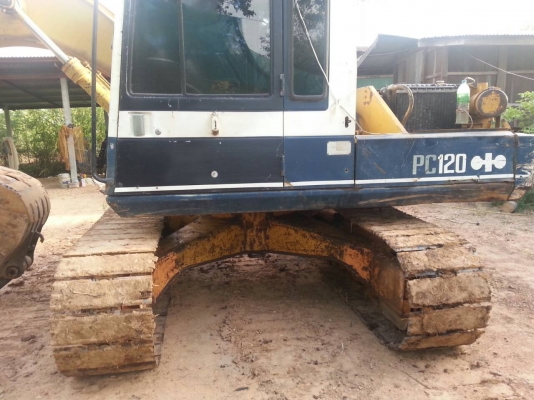 ขายเหมาเลิกกิจการรถขุด komatsu pc120 กับ fuso