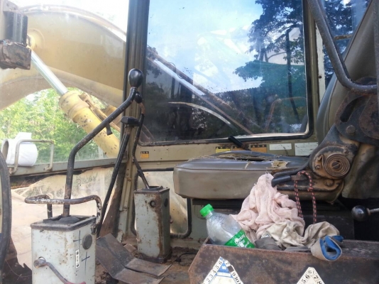 ขายเหมาเลิกกิจการรถขุด komatsu pc120 กับ fuso