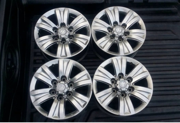 ล้อแท้ Toyota Land Cruiser ขอบ16 สภาพดี