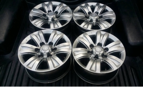 ล้อแท้ Toyota Land Cruiser ขอบ16 สภาพดี