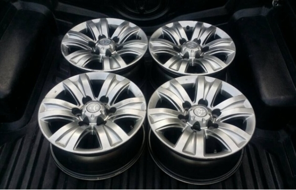 ล้อแท้ Toyota Land Cruiser ขอบ16 สภาพดี