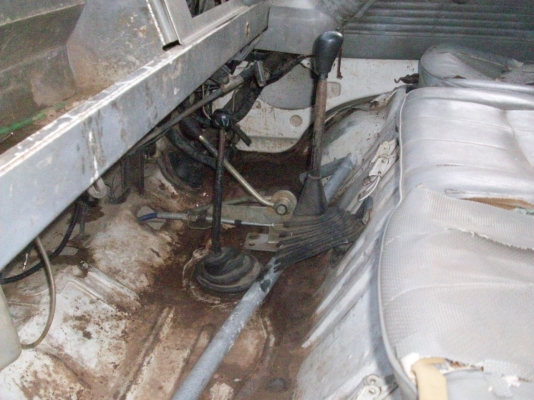 ขายดั้ม  โฟวิน 2เพลา  ดั้ม 2 ตันครับ มาก่อนใด้ก่อน ไช้แทนอีแต็น ยีห้อเกียร์ครับ