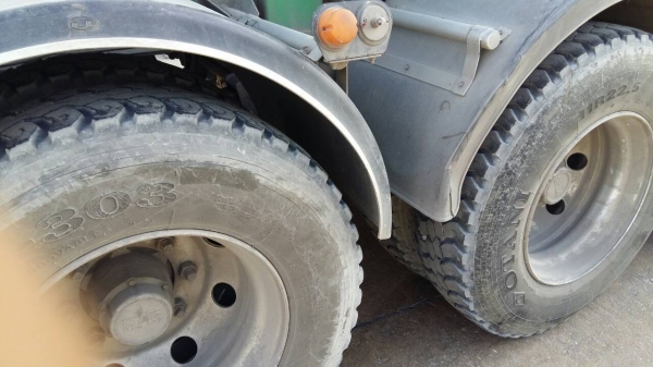 ขายกล้วยหอม 3 เพลา ต่อ อู่.ชาณคร ปี.51 ยาว.7.30 ถึง.8 เมตร 32 คิว ได้.49 ตัน 3 เพลายกล้อ คู่หน้า ราคาย้อมๆ.600000 ต่อรองครับ