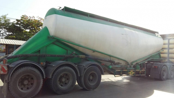 ขายกล้วยหอม 3 เพลา ต่อ อู่.ชาณคร ปี.51 ยาว.7.30 ถึง.8 เมตร 32 คิว ได้.49 ตัน 3 เพลายกล้อ คู่หน้า ราคาย้อมๆ.600000 ต่อรองครับ