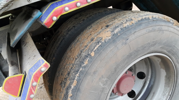 ขายดาวน์หรือตัดสดรถพ่วง 22 ล้อ แม่-ลูก กระบะเนียมคอกเกษตรดั้ม ISUZU 360 ปี.25.ก.ค.57 วิ้ง.130000 กว่ากิโล  สนใจรีบจองด่วน