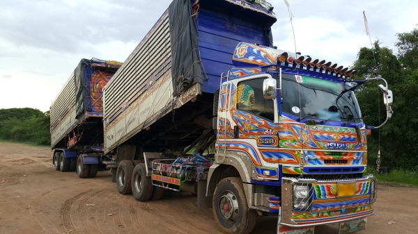 ขายดาวน์หรือตัดสดรถพ่วง 22 ล้อ แม่-ลูก กระบะเนียมคอกเกษตรดั้ม ISUZU 360 ปี.25.ก.ค.57 วิ้ง.130000 กว่ากิโล  สนใจรีบจองด่วน