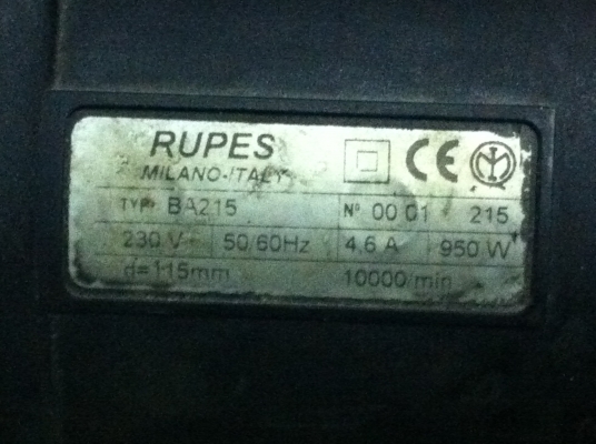 เครื่องดูดของเหลวจากถัง RUPES  ของอิตาลี่ มีขณะเป็นก้านท่อสแตนเลสยาวเป็นทางดูดของเหลว