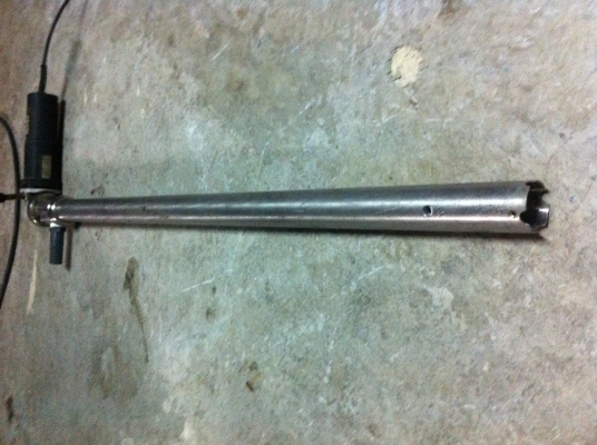 เครื่องดูดของเหลวจากถัง RUPES  ของอิตาลี่ มีขณะเป็นก้านท่อสแตนเลสยาวเป็นทางดูดของเหลว