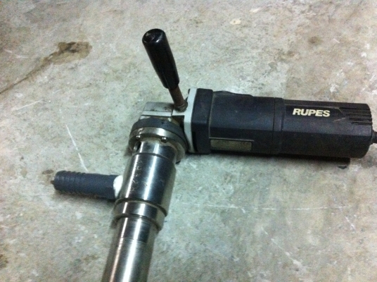 เครื่องดูดของเหลวจากถัง RUPES  ของอิตาลี่ มีขณะเป็นก้านท่อสแตนเลสยาวเป็นทางดูดของเหลว