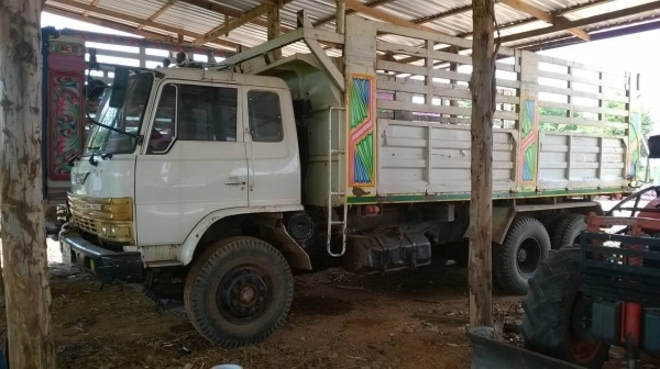 ขาย 10 ล้อดั้ม HINO FM227 คัสซีสวยตลอดเส้น เครื่องเดิม EM100 220 แรงม้า เกียร์เดิม สโลว์เดิม มีระบบลำโพงลากพ่วง ทะเบียนพร้อมโอน