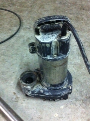 ปั๊มน้ำมิตซูบิชิแบบจุ่มแช่ในน้ำ ตัวโครงสร้างสแตนเลสและพลาสติก