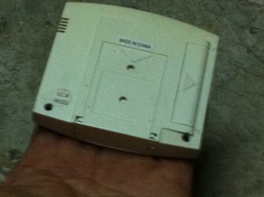 เครื่องวัดอุณหภูมิและความชื่น บอกอุณหภูมิเป็นองศา ความชื่นบอกเป็น \% แบบยึดติดผนังหรือตั้งบนโต็ะได้