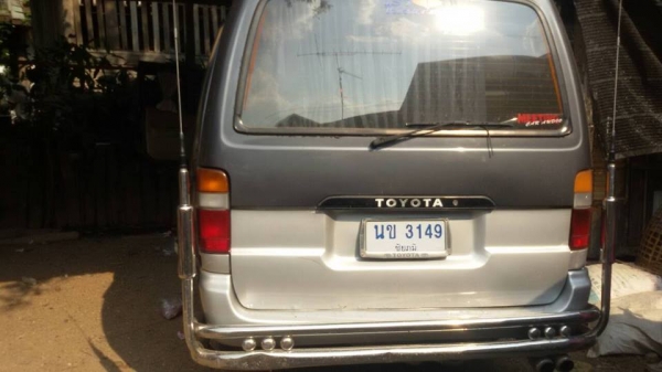 ขายรถตู้โตโยต้าหลังคาสูง ปี40 แต่งVIPแล้ว เครื่องดี แอร์เย็น สภาพสวยพร้อมใช้งาน เอกสารพร้อมโอน สนใจโทร 090-8588220คุณนะ 093-3258446คุณบิว ID:narong498 หรือเข้าดูสินค้าอื่นๆได้ที่ www.truck.in.th/498 หรือเพจFacebook ณรงค์ ซื้อขายรถมือสอง (เว็บไซต์ส่วนตัว)