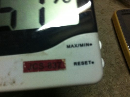 เครื่องวัดอุณหภูมิและความชื่น DIGICON ตัวใหญ๋บอกอุณหภูมิเป็นองศา Cและ F ความชื่นบอกเป็น \% แบบยึดติดผนังหรือตั้งบนโต็ะ