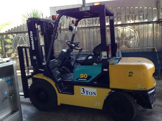 +++ ขายโฟล์คลิฟท์  KOMATSU  FD30-14  ขนาด  3  ตัน  เครื่องยนต์ดีเซล  เสา  3  เมตร  เกียร์ธรรมดา  ยางลม