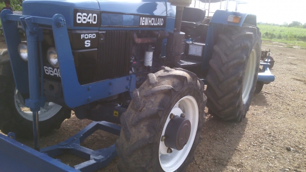 ขายรถไถFODR  รุ่น6640   4x4  คานหน้าคาลาโล่   สวยพร้อมใช้งาน