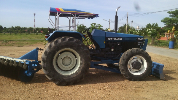 ขายรถไถFODR  รุ่น6640   4x4  คานหน้าคาลาโล่   สวยพร้อมใช้งาน