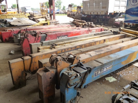 ขายเครนติดหลังรถบรรทุก6ล้อและ10ล้อ  ขนาด  2.5-3และ5ตัน