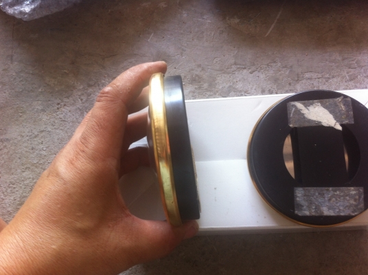 แผงบอกอุณหภูมิและความชื่นแบบหน้าปัดกลม เป็นแบบเข็มไม่ใช้ถ่าน