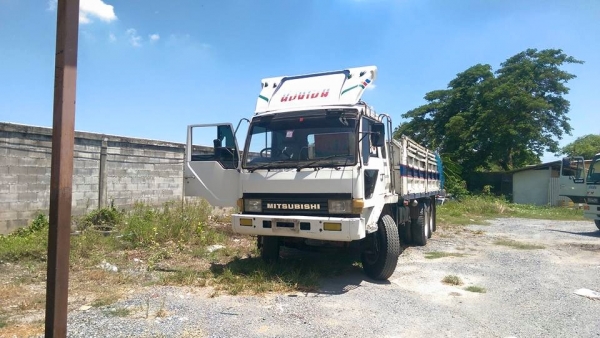 10ล้อหลง 518 เครื่อง 200 แรง 6เกียร  เพลาเดียว ไม่ดัมพ์ สวยๆเดิมๆเลยครับ