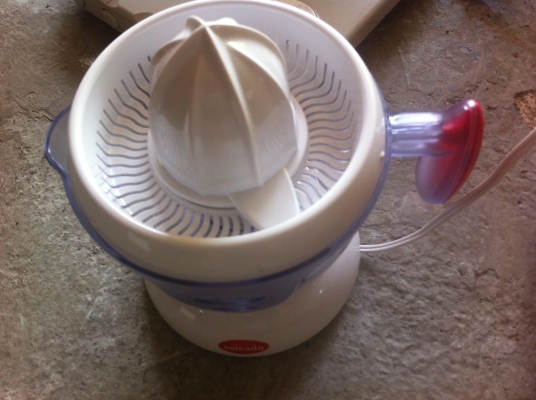 เครื่องคั้นน้ำตระกุลส้ม มะนาว หมุนแยกเนื้อแยกน้ำมีโถใส่น้ำที่ได้ขนาด 1 ลิตร