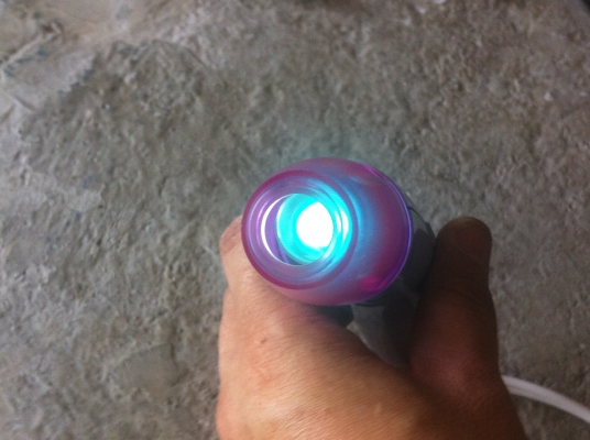 เครื่อง UV ยี่ห้อ SCARLETแบบมือถือใช้กับส่วนต่างๆของร่างกายได้จากญี่ปุ่นใช้ไฟ 100 V. สภาพใหม่