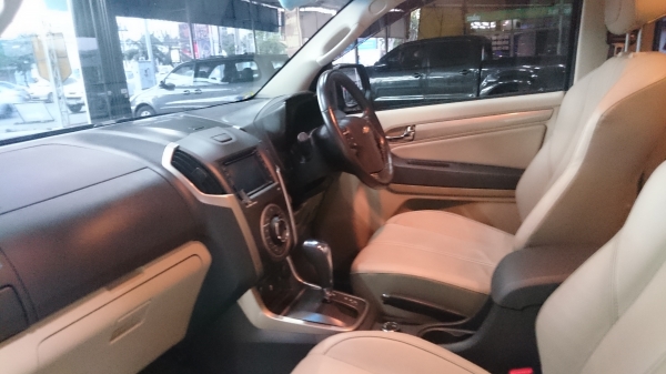 Chevrolet Trailblazer LTZ 2.8 ดีเซล สีเทา TOP