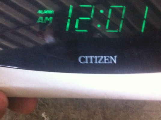นาฬิกา CITIZEN ตัวเลขสีเขียว ตั้งปลุกได้ ตัวเลขเห็นชัดนุ่นๆ ใช้ไฟ 100V.