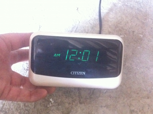 นาฬิกา CITIZEN ตัวเลขสีเขียว ตั้งปลุกได้ ตัวเลขเห็นชัดนุ่นๆ ใช้ไฟ 100V.