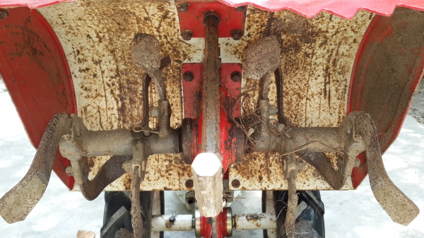 รถพรวนดิน ปรับสภาพแล้ว เปลี่ยนถ่ายของเหลวให้หมด พ่นตัวหยุดสนิมเหล็กพร้อมใช้งาน รถพรวนดิน ปรับสภาพแล้ว เปลี่ยนถ่ายของเหลวให้หมด พ่นตัวหยุดสนิมเหล็กพร้อมใช้งาน