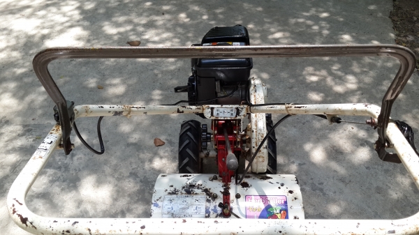 รถพรวนดิน ปรับสภาพแล้ว เปลี่ยนถ่ายของเหลวให้หมด พ่นตัวหยุดสนิมเหล็กพร้อมใช้งาน รถพรวนดิน ปรับสภาพแล้ว เปลี่ยนถ่ายของเหลวให้หมด พ่นตัวหยุดสนิมเหล็กพร้อมใช้งาน