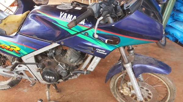 **3,500 บ.ต่อรอง/// YAMAHA VR-150 **ขาย YAMAHA-150มอ'ไซค์ 2จังหวะ อดีตตัวแรง YAMAHA VR-150 เครื่องเดิม เกียร์เดิม ดิสเบรคหน้า-หลัง ครบ เครื่องดี สตาร์ทง่าย เกียร์ดี เครื่องติดวิ่งได้ครับ ช่วงล่างดี บอดี้ ดี สีสันดี ยางดี ทั้ง2เส้น โซ่ดี เฟืองยังหนา ร