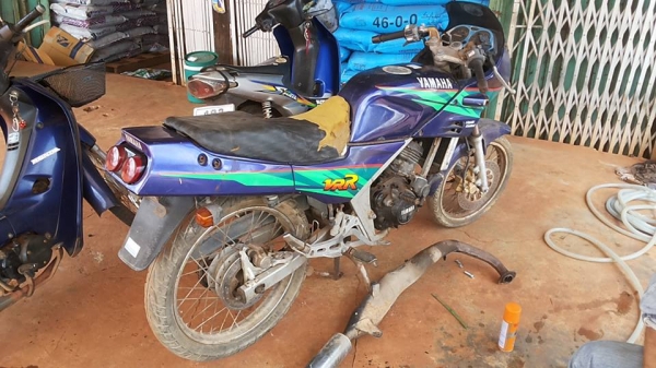 **3,500 บ.ต่อรอง/// YAMAHA VR-150 **ขาย YAMAHA-150มอ'ไซค์ 2จังหวะ อดีตตัวแรง YAMAHA VR-150 เครื่องเดิม เกียร์เดิม ดิสเบรคหน้า-หลัง ครบ เครื่องดี สตาร์ทง่าย เกียร์ดี เครื่องติดวิ่งได้ครับ ช่วงล่างดี บอดี้ ดี สีสันดี ยางดี ทั้ง2เส้น โซ่ดี เฟืองยังหนา ร