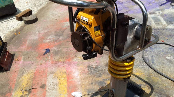 เครื่องตบดิน จิงโจ้ พร้อมใช้งาน เครื่องตบดิน จิงโจ้ พร้อมใช้งาน