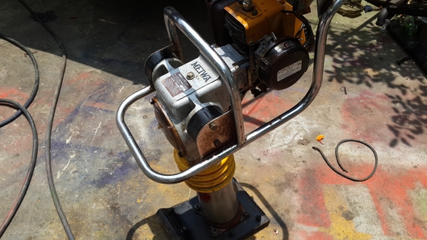 เครื่องตบดิน จิงโจ้ พร้อมใช้งาน เครื่องตบดิน จิงโจ้ พร้อมใช้งาน