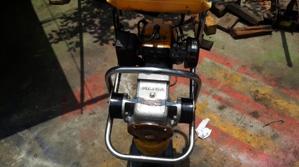 เครื่องตบดิน จิงโจ้ พร้อมใช้งาน เครื่องตบดิน จิงโจ้ พร้อมใช้งาน