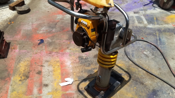 เครื่องตบดิน จิงโจ้ พร้อมใช้งาน