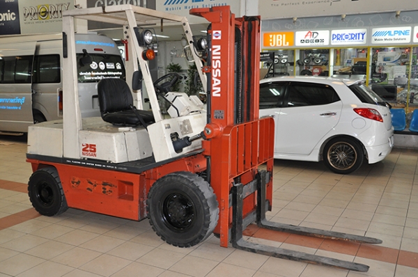 ขายรถโฟล์คลิฟท์มือสอง NISSAN รุ่น EH02 ราคา 285,000 บาทนำเข้าจากประเทศญี่ปุ่น 100\% ไม่เคยใช้งานในประเทศไทย