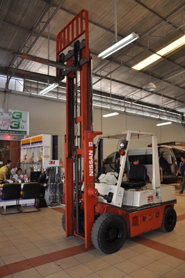 ขายรถโฟล์คลิฟท์มือสอง NISSAN รุ่น EH02 ราคา 285,000 บาทนำเข้าจากประเทศญี่ปุ่น 100\% ไม่เคยใช้งานในประเทศไทย