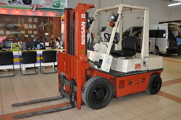 ขายรถโฟล์คลิฟท์มือสอง NISSAN รุ่น EH02 ราคา 285,000 บาทนำเข้าจากประเทศญี่ปุ่น 100\% ไม่เคยใช้งานในประเทศไทย